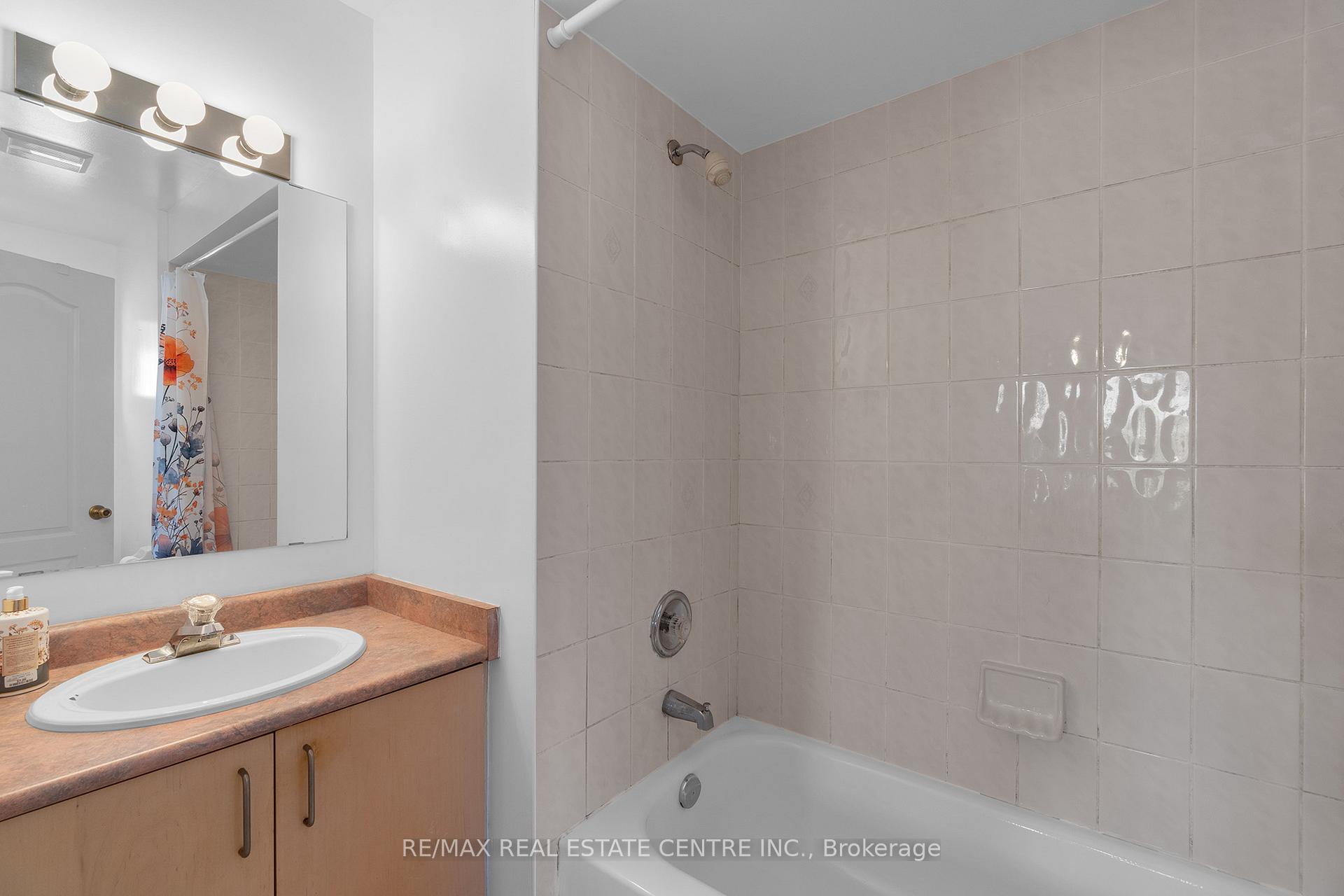 Photo 17 of 140 Saintsbury Crescent, Brampton, Sandringham-Wellington — HOMEH