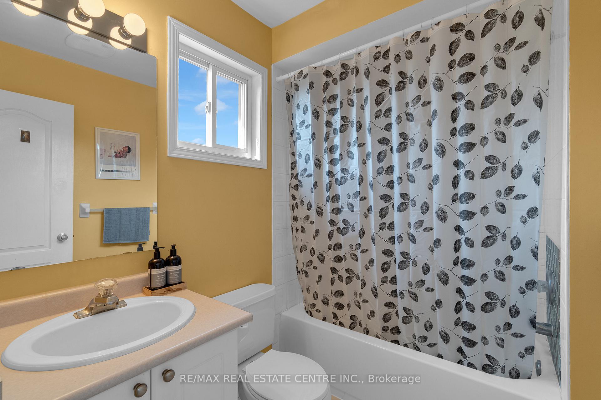Photo 21 of 140 Saintsbury Crescent, Brampton, Sandringham-Wellington — HOMEH