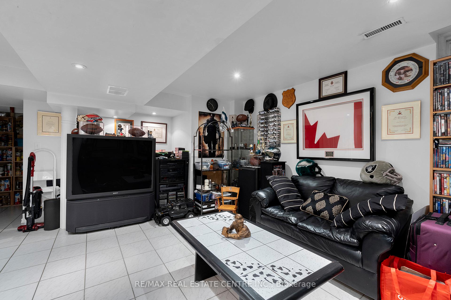 Photo 23 of 140 Saintsbury Crescent, Brampton, Sandringham-Wellington — HOMEH