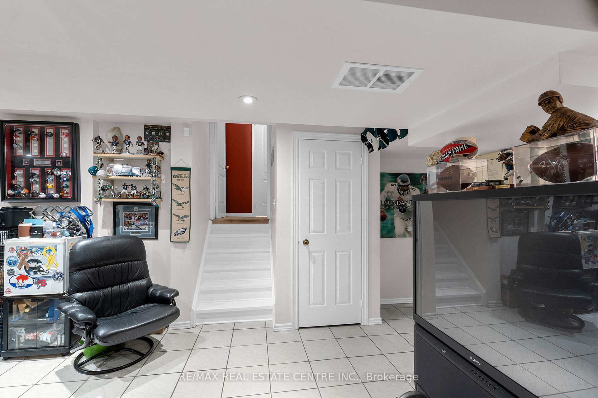 Photo 24 of 140 Saintsbury Crescent, Brampton, Sandringham-Wellington — HOMEH