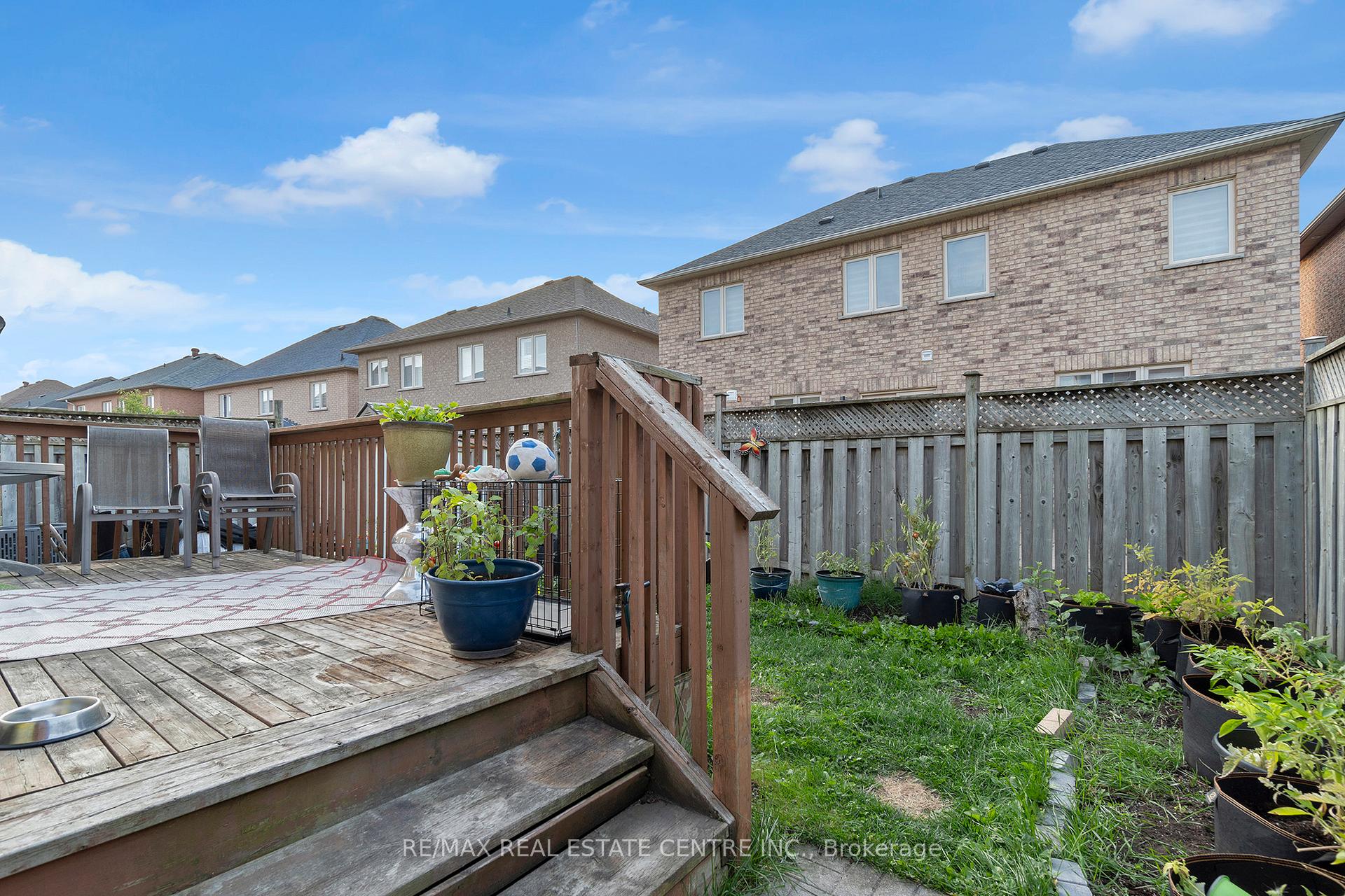 Photo 26 of 140 Saintsbury Crescent, Brampton, Sandringham-Wellington — HOMEH