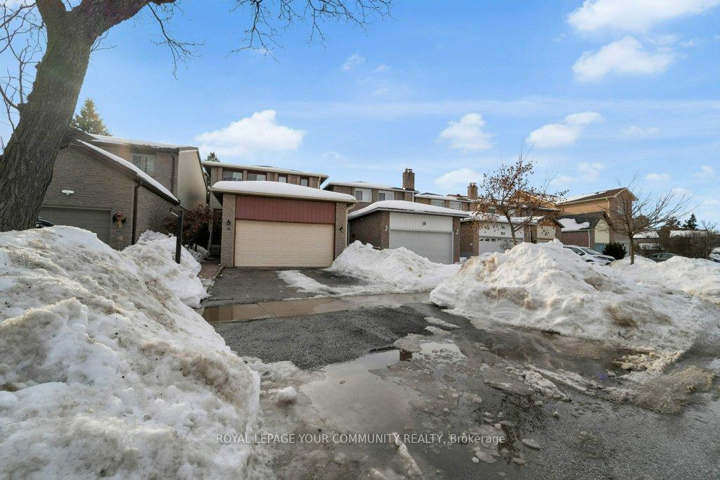 Photo 2 of 16 Mcclintock Crescent, Vaughan, Lakeview Estates — HOMEH