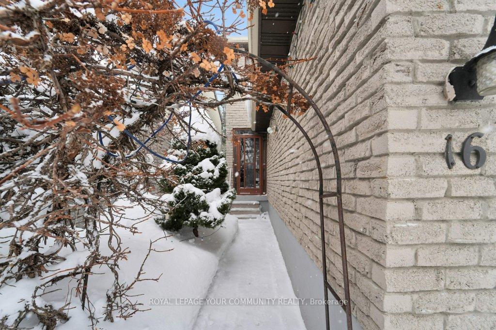 Photo 4 of 16 Mcclintock Crescent, Vaughan, Lakeview Estates — HOMEH