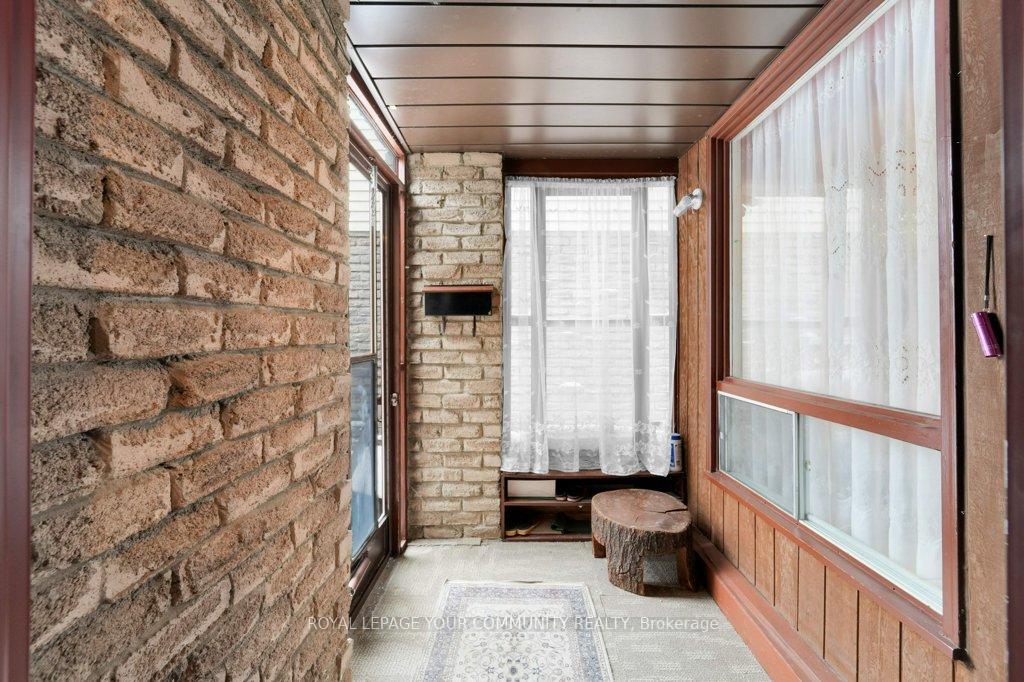 Photo 5 of 16 Mcclintock Crescent, Vaughan, Lakeview Estates — HOMEH