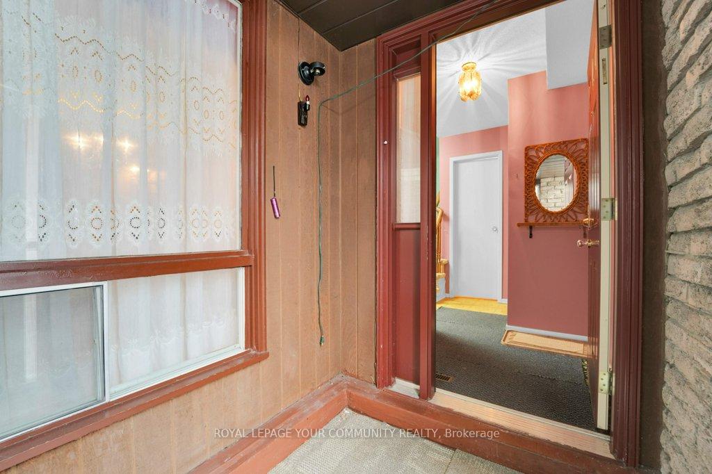 Photo 6 of 16 Mcclintock Crescent, Vaughan, Lakeview Estates — HOMEH