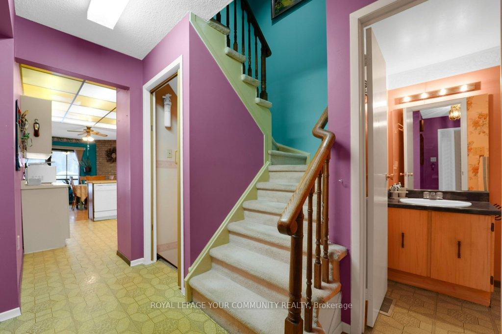 Photo 8 of 16 Mcclintock Crescent, Vaughan, Lakeview Estates — HOMEH