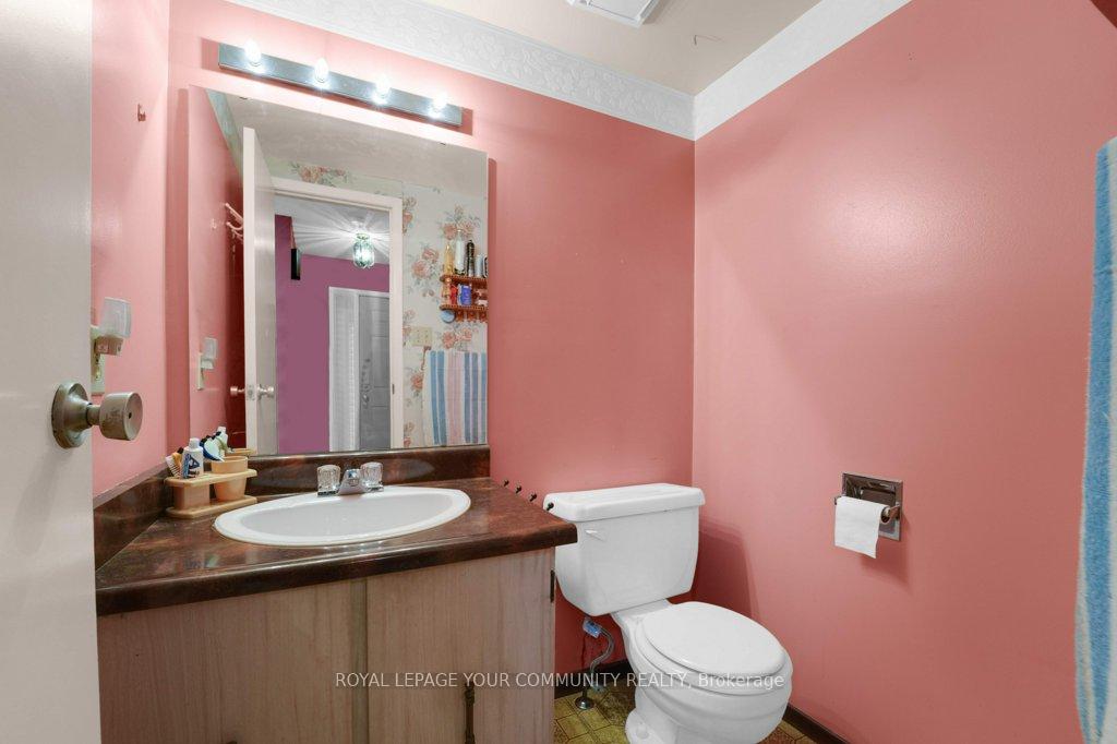 Photo 9 of 16 Mcclintock Crescent, Vaughan, Lakeview Estates — HOMEH