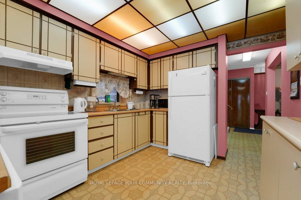 Photo 10 of 16 Mcclintock Crescent, Vaughan, Lakeview Estates — HOMEH