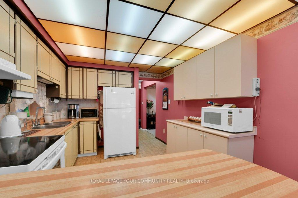 Photo 12 of 16 Mcclintock Crescent, Vaughan, Lakeview Estates — HOMEH