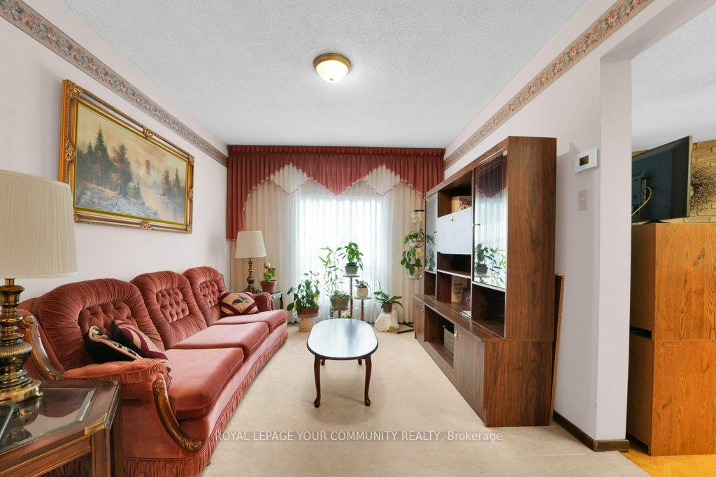Photo 18 of 16 Mcclintock Crescent, Vaughan, Lakeview Estates — HOMEH