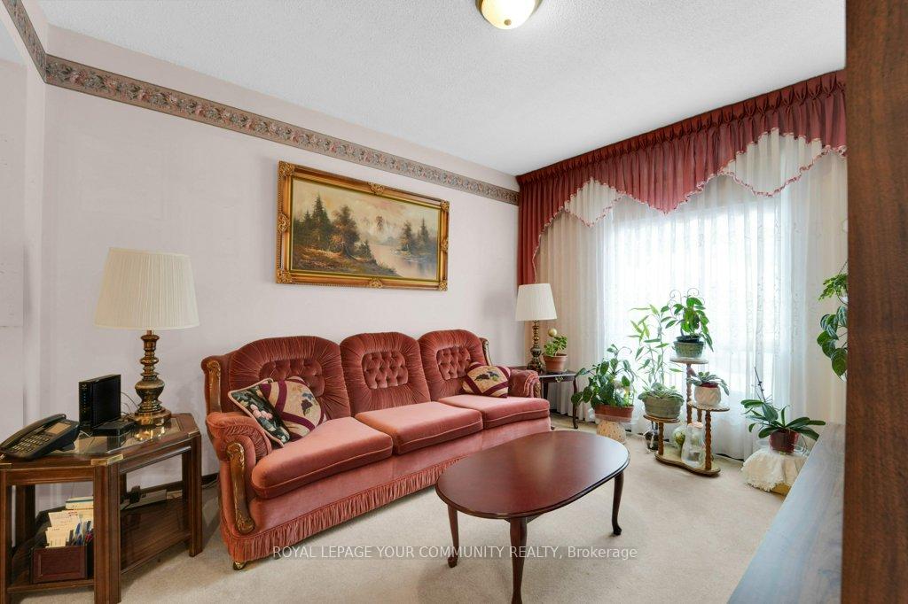 Photo 19 of 16 Mcclintock Crescent, Vaughan, Lakeview Estates — HOMEH