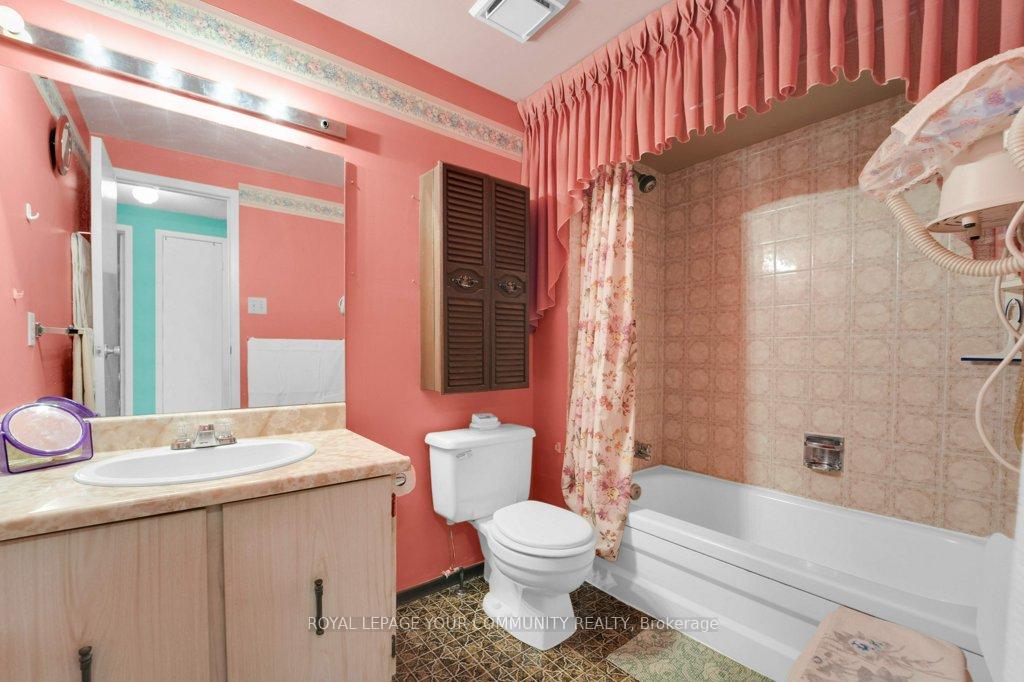 Photo 36 of 16 Mcclintock Crescent, Vaughan, Lakeview Estates — HOMEH