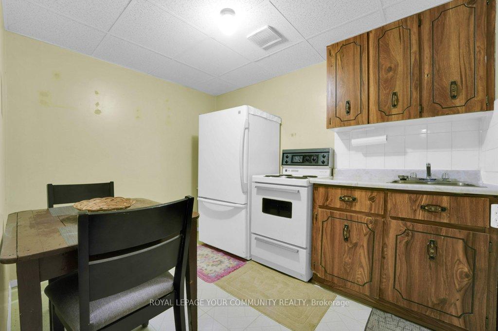 Photo 43 of 16 Mcclintock Crescent, Vaughan, Lakeview Estates — HOMEH