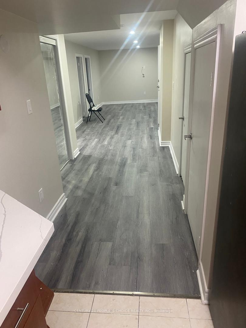 Photo 3 of 70 Vanwood Crescent, Brampton, Vales of Castlemore — HOMEH