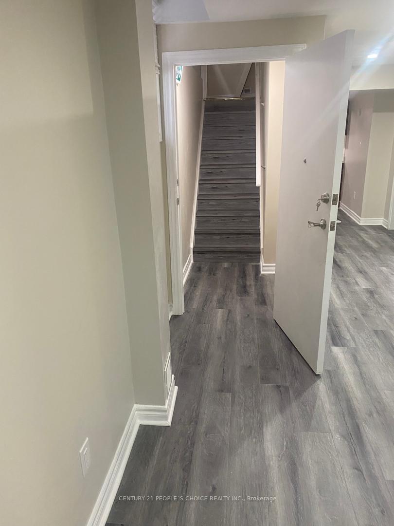 Photo 5 of 70 Vanwood Crescent, Brampton, Vales of Castlemore — HOMEH