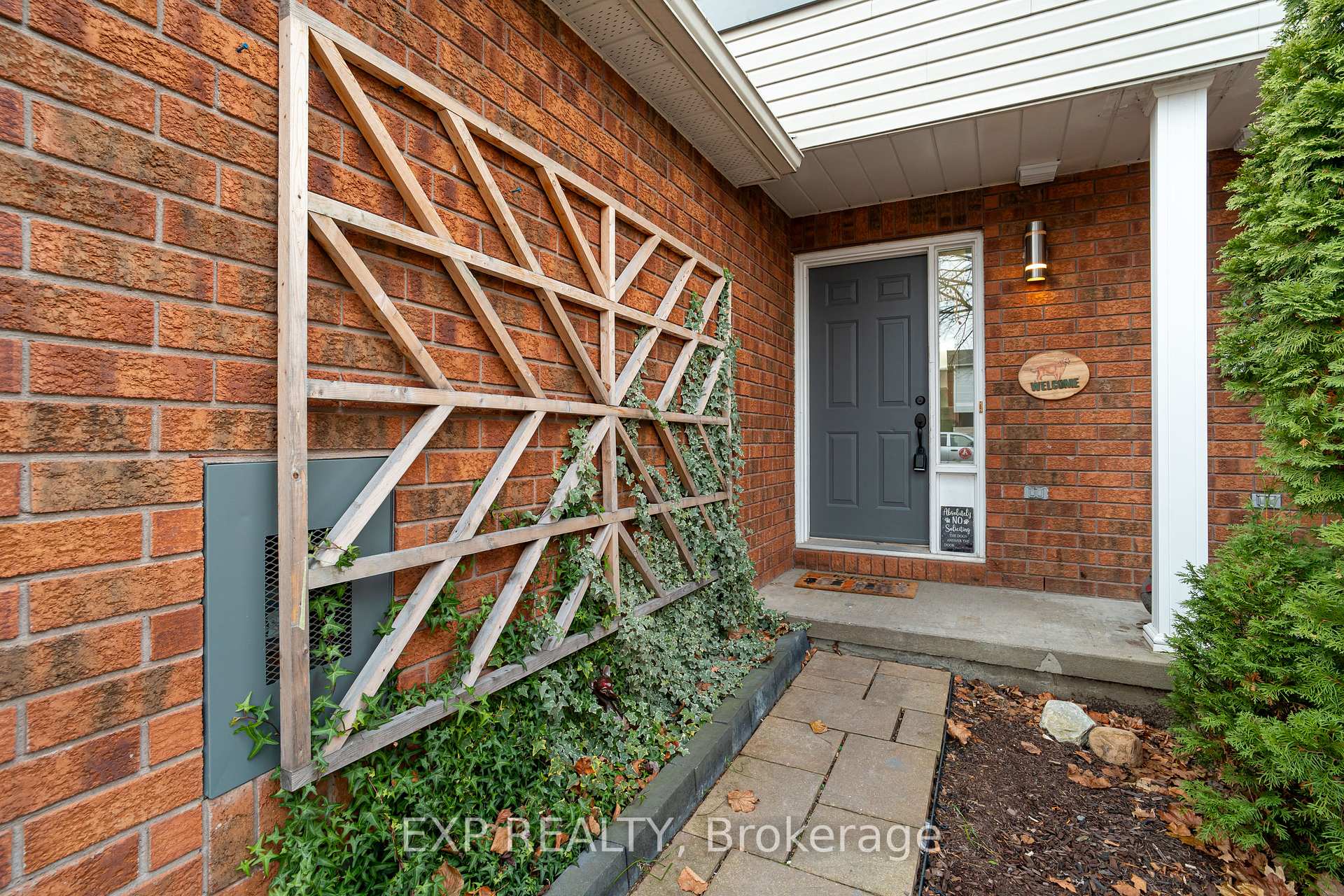 Photo 4 of 99 Locheland Crescent, Ottawa, Barrhaven East — HOMEH