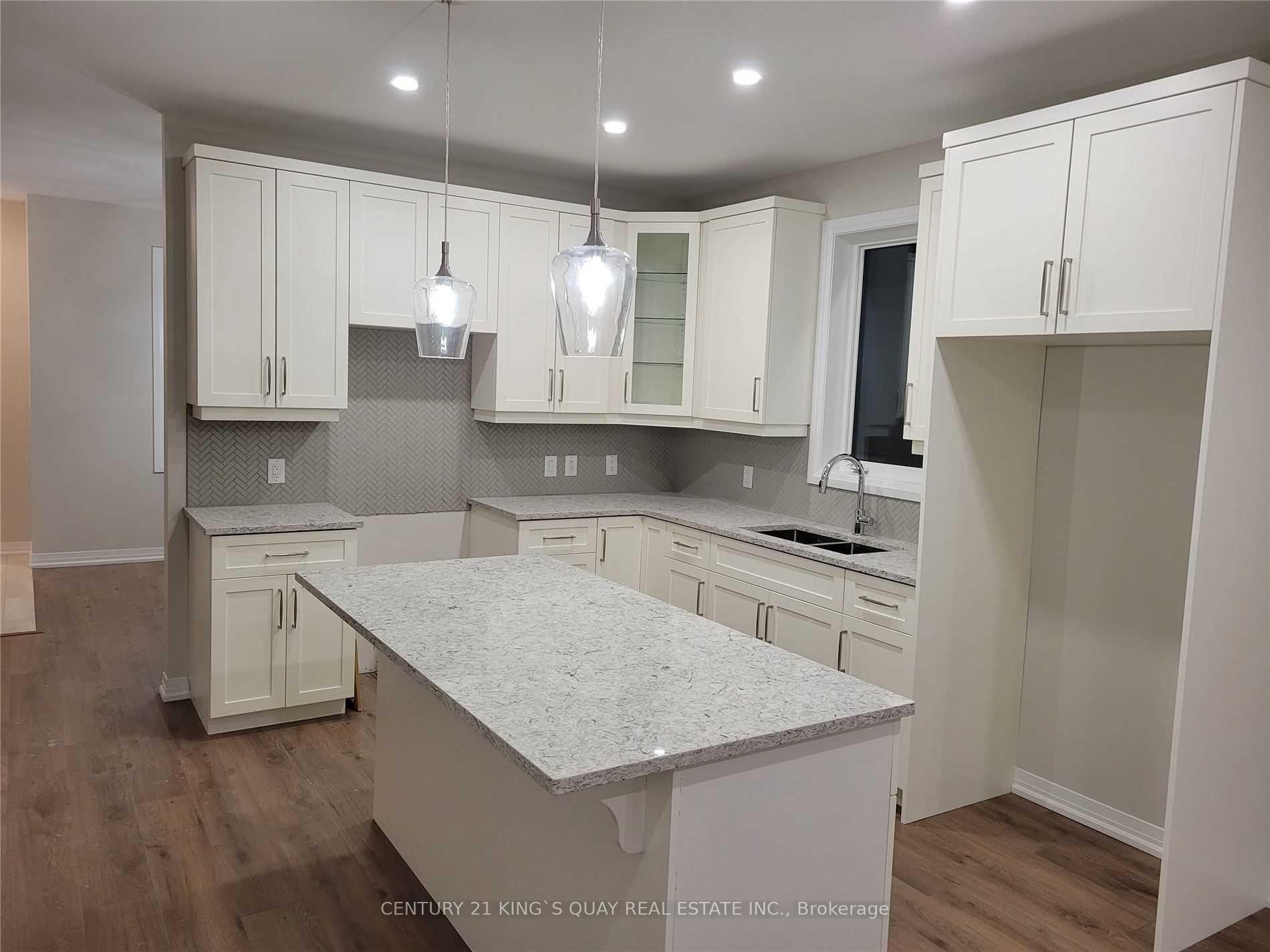 Photo 9 of Unit Main Fl, 114 Centre Street, Belleville, Belleville Ward — HOMEH