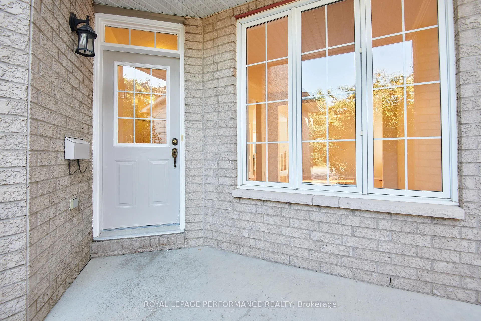 Photo 2 of 22 Mountain Ash Drive, Ottawa, Barrhaven East — HOMEH