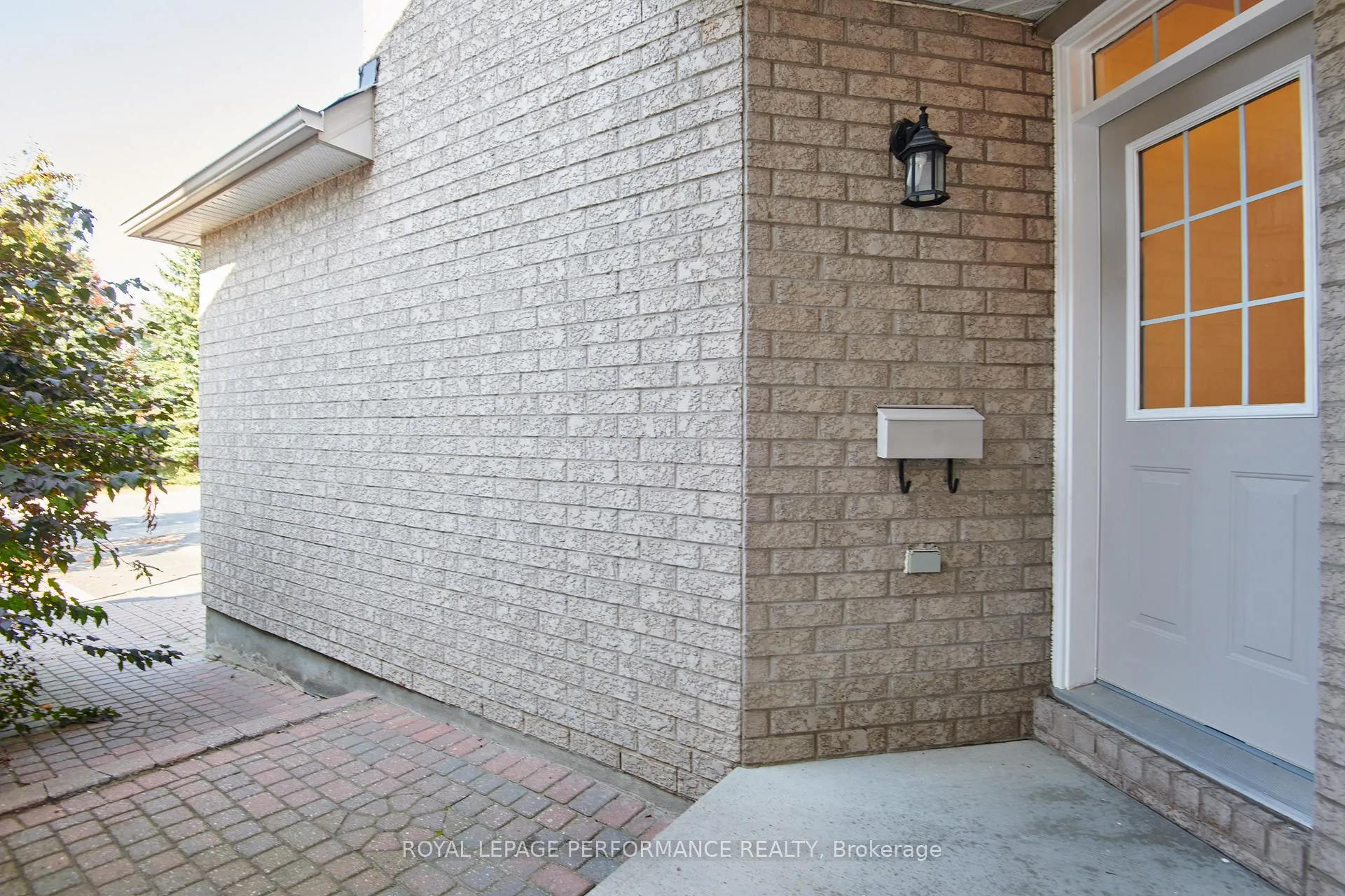 Photo 3 of 22 Mountain Ash Drive, Ottawa, Barrhaven East — HOMEH