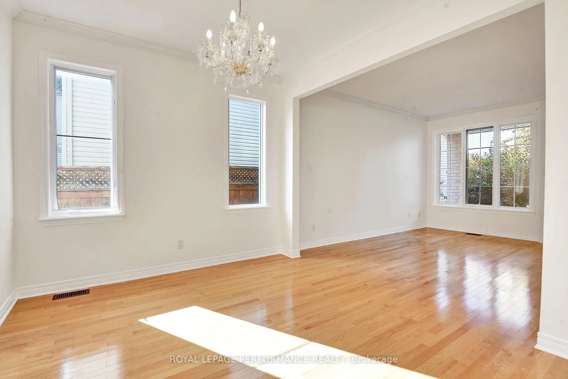 Photo 8 of 22 Mountain Ash Drive, Ottawa, Barrhaven East — HOMEH