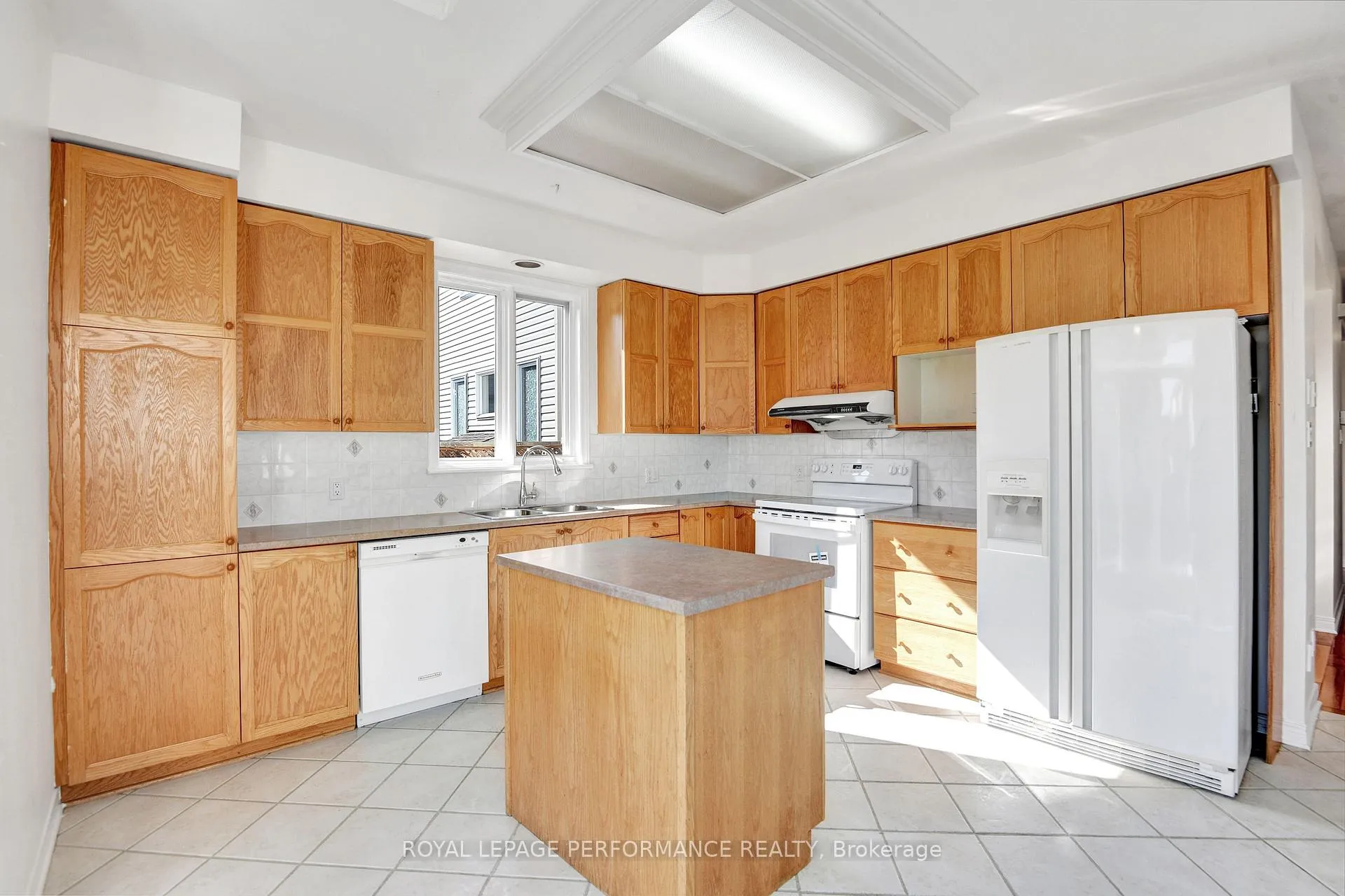 Photo 9 of 22 Mountain Ash Drive, Ottawa, Barrhaven East — HOMEH