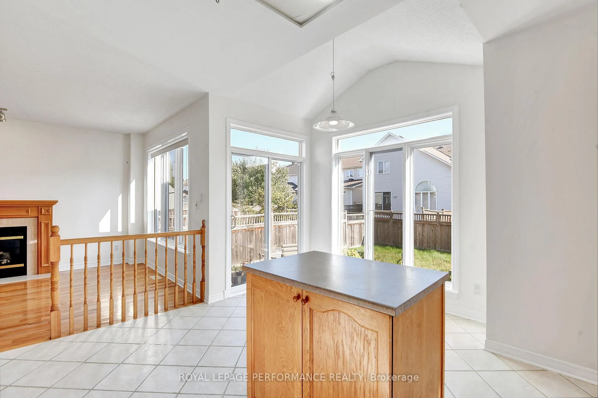 Photo 11 of 22 Mountain Ash Drive, Ottawa, Barrhaven East — HOMEH