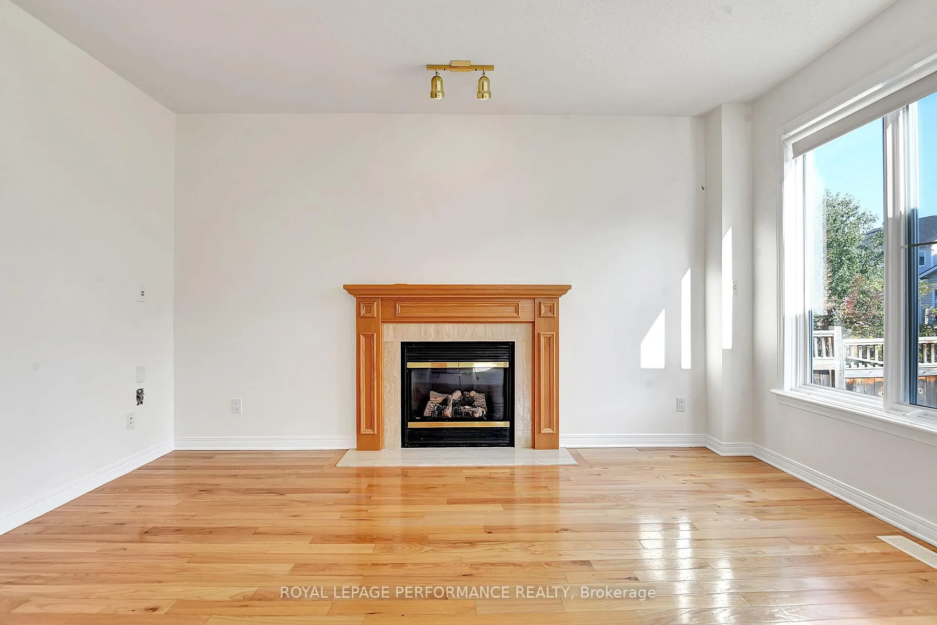 Photo 13 of 22 Mountain Ash Drive, Ottawa, Barrhaven East — HOMEH