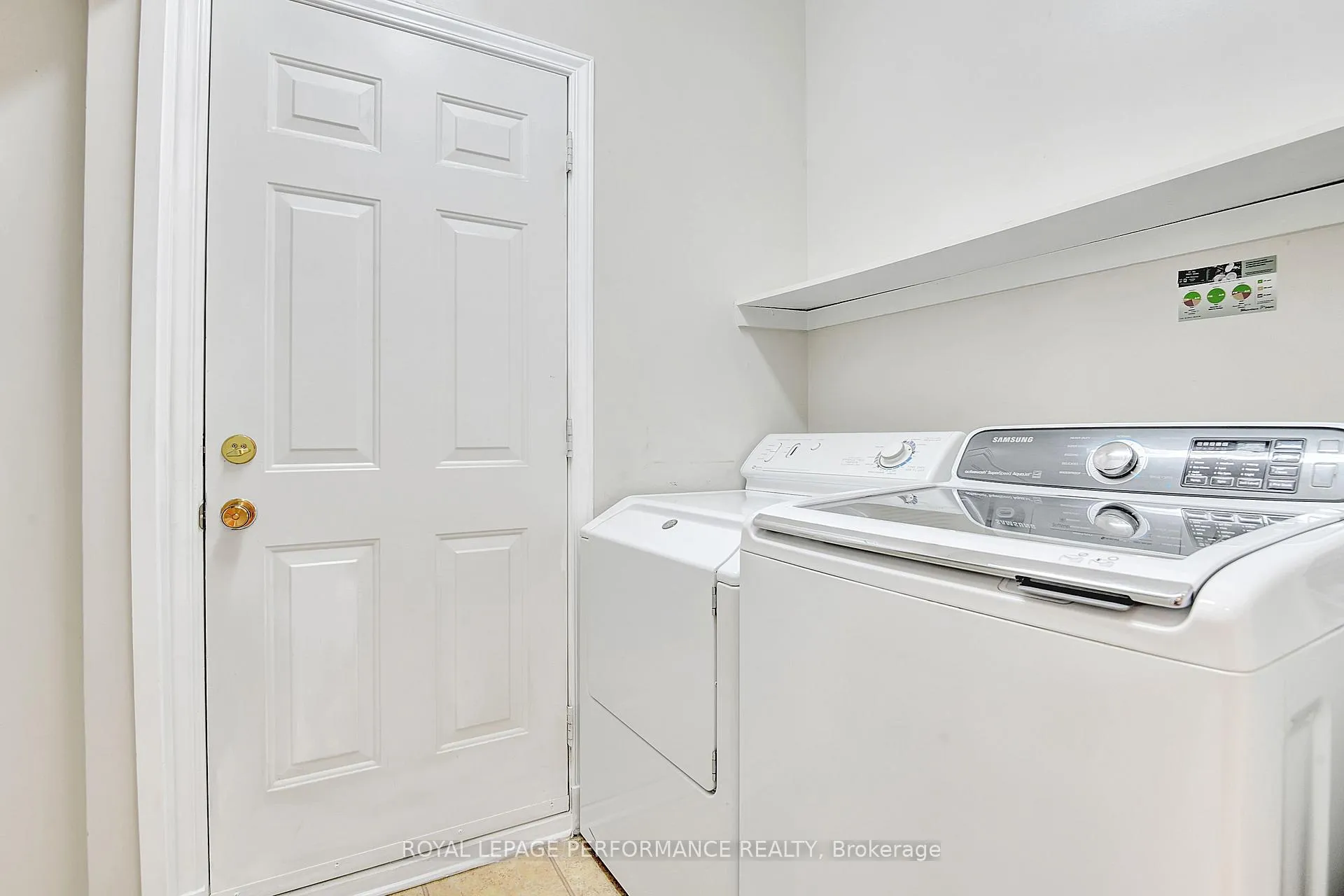 Photo 17 of 22 Mountain Ash Drive, Ottawa, Barrhaven East — HOMEH