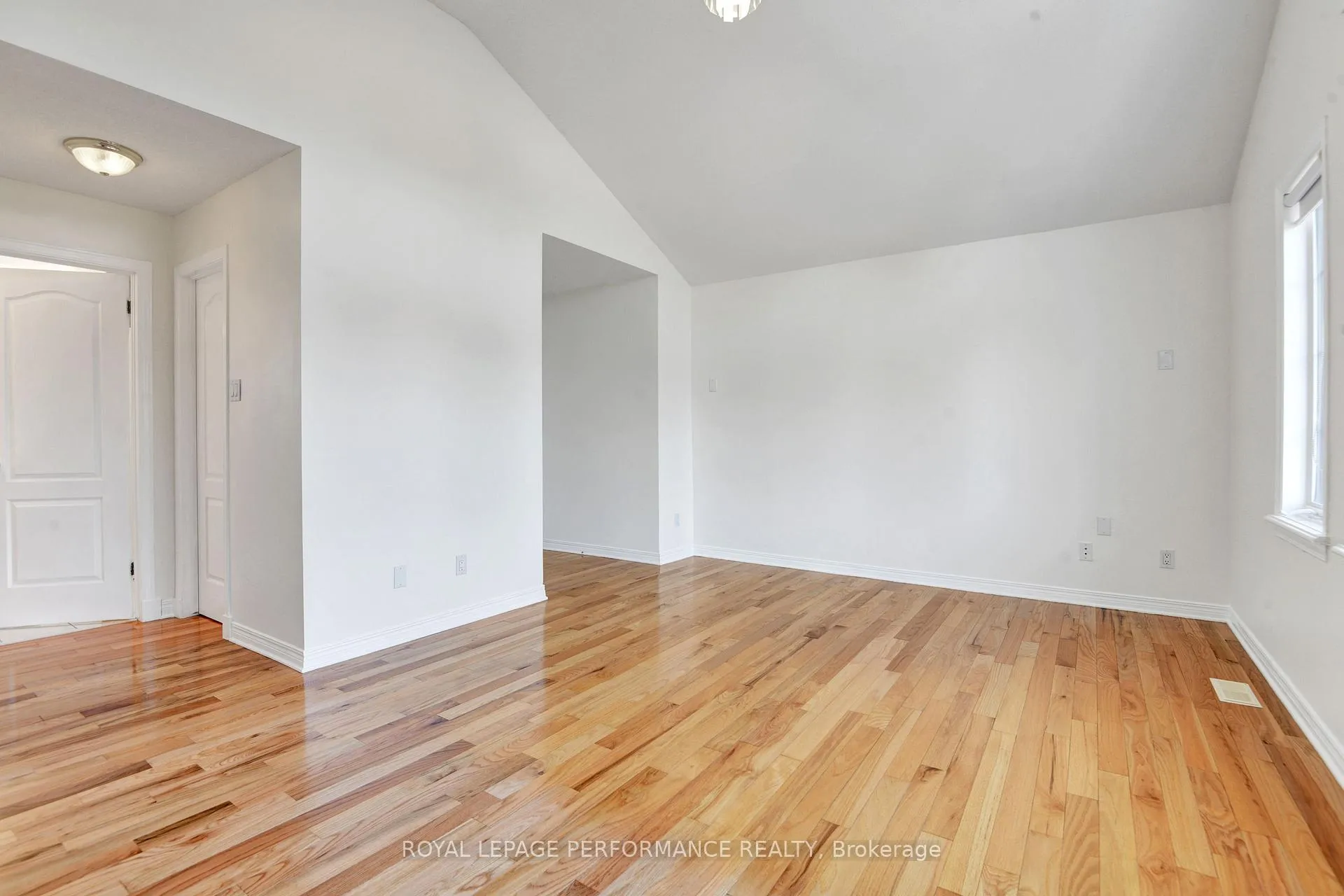 Photo 19 of 22 Mountain Ash Drive, Ottawa, Barrhaven East — HOMEH