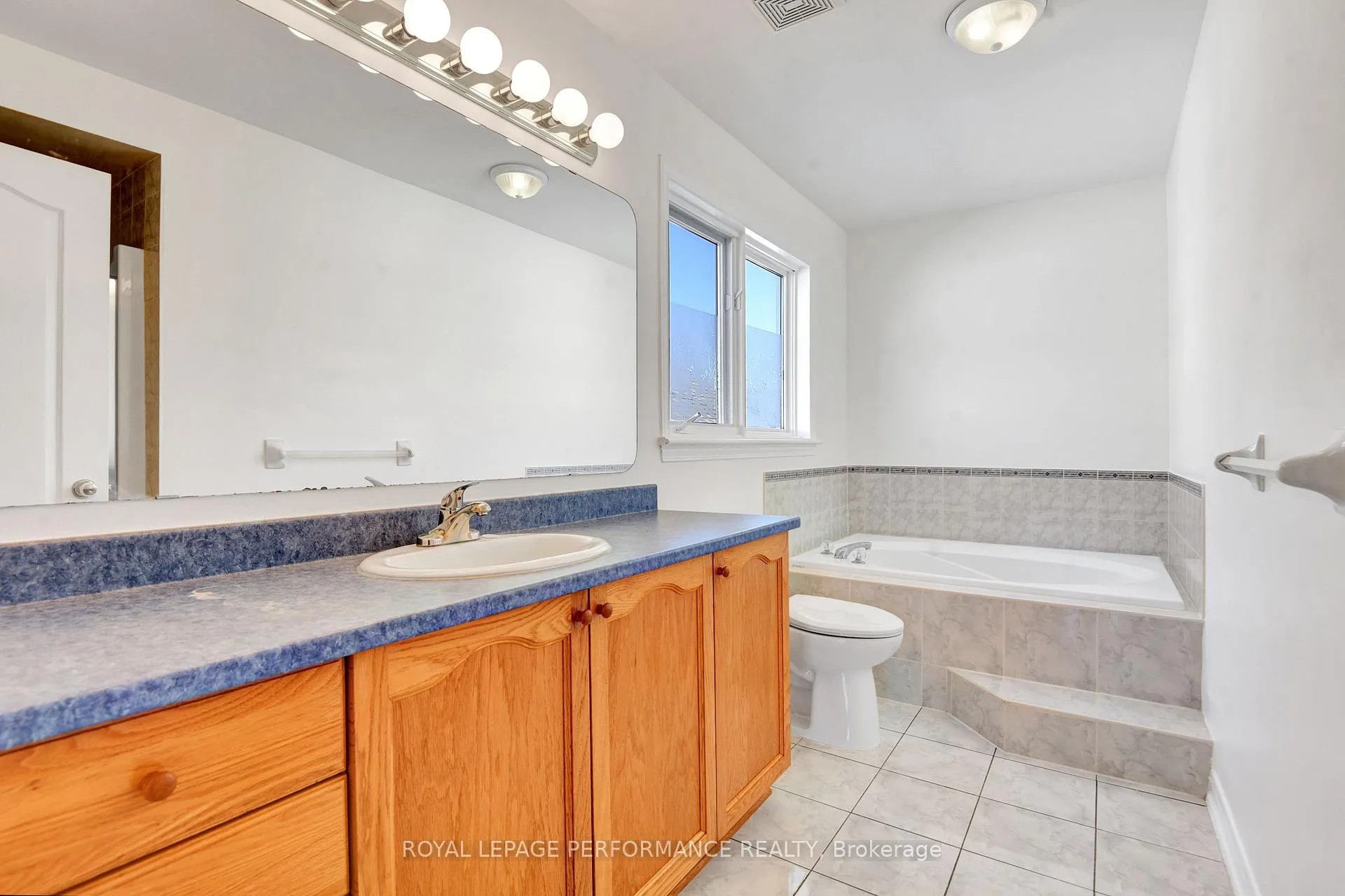 Photo 20 of 22 Mountain Ash Drive, Ottawa, Barrhaven East — HOMEH