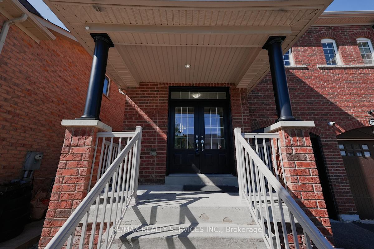 Photo 3 of 30 Loftsmoor Drive, Brampton, Sandringham-Wellington — HOMEH