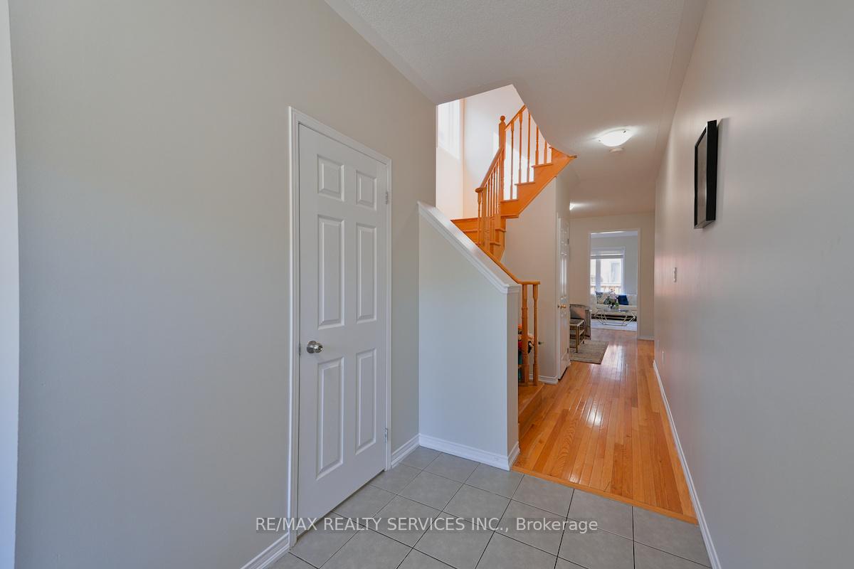Photo 6 of 30 Loftsmoor Drive, Brampton, Sandringham-Wellington — HOMEH