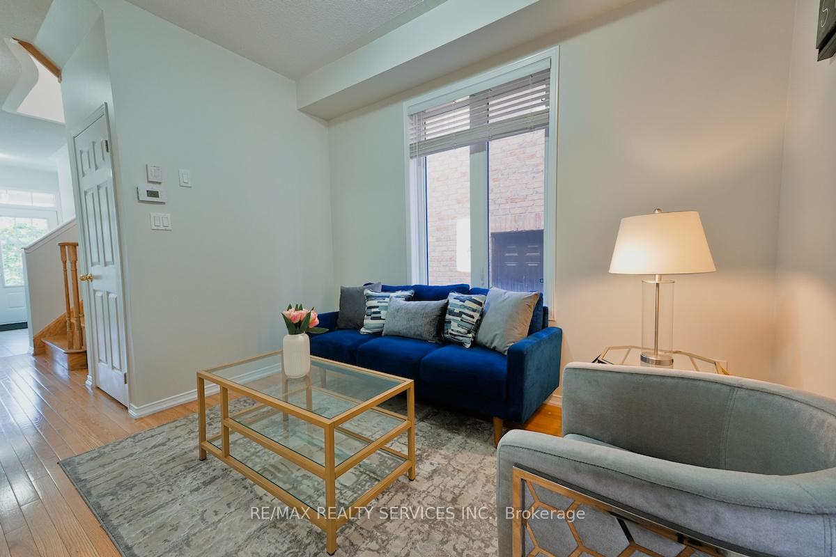 Photo 8 of 30 Loftsmoor Drive, Brampton, Sandringham-Wellington — HOMEH