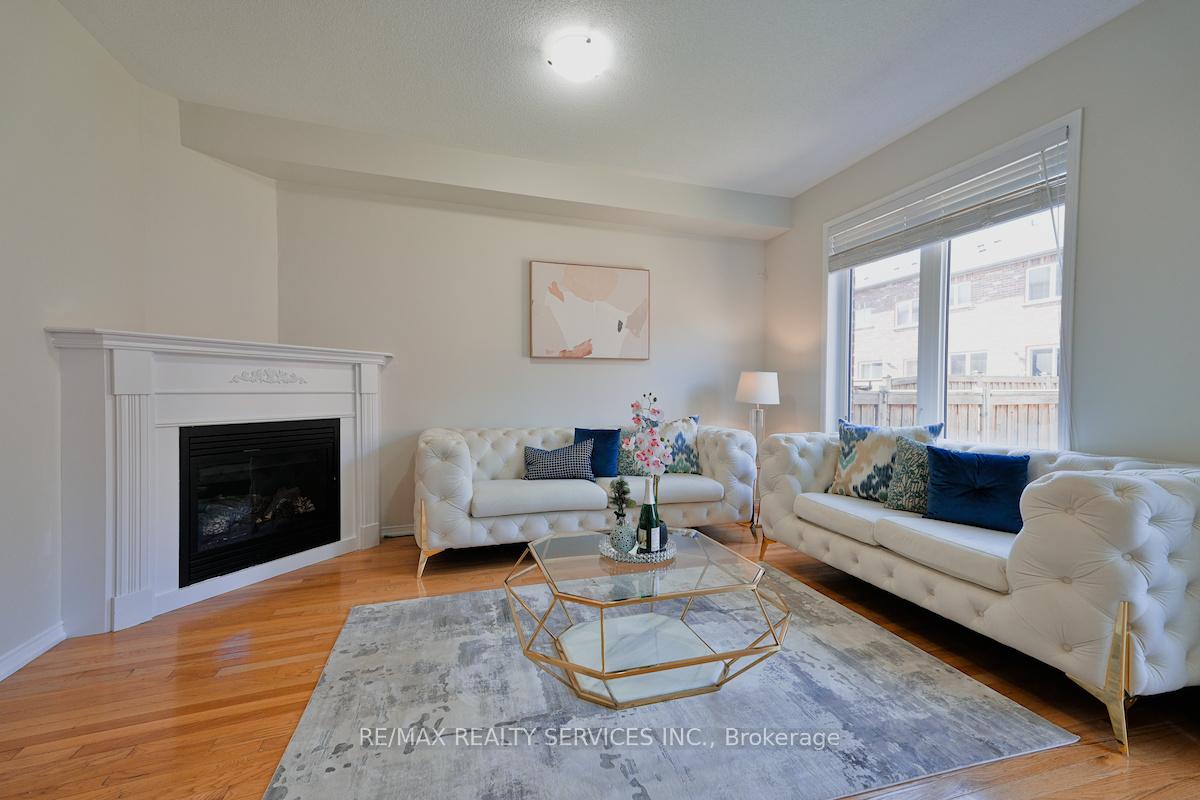 Photo 9 of 30 Loftsmoor Drive, Brampton, Sandringham-Wellington — HOMEH