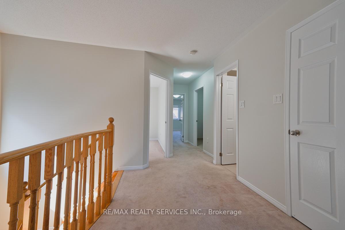 Photo 15 of 30 Loftsmoor Drive, Brampton, Sandringham-Wellington — HOMEH