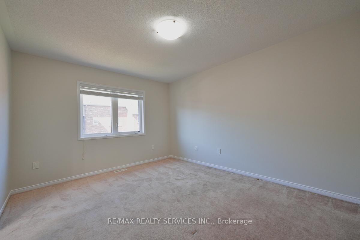 Photo 16 of 30 Loftsmoor Drive, Brampton, Sandringham-Wellington — HOMEH