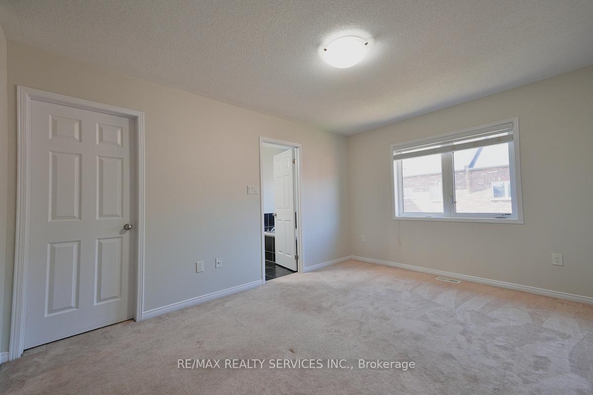 Photo 17 of 30 Loftsmoor Drive, Brampton, Sandringham-Wellington — HOMEH