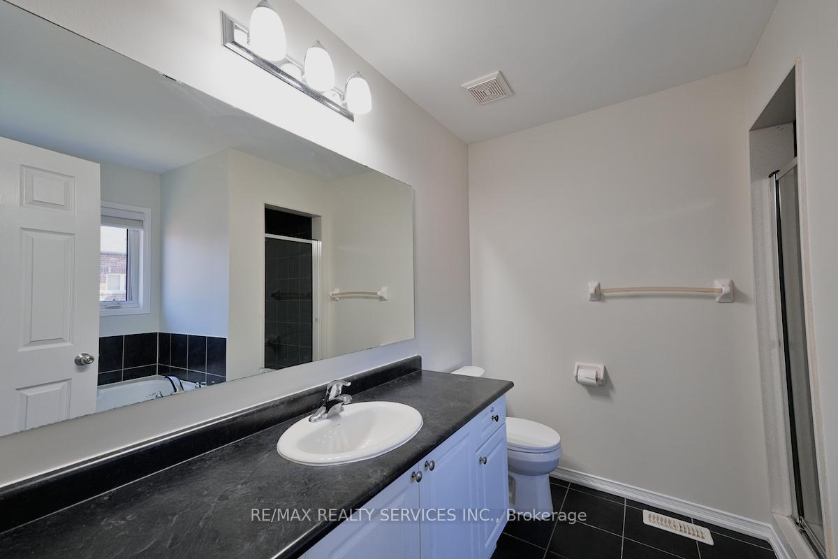 Photo 18 of 30 Loftsmoor Drive, Brampton, Sandringham-Wellington — HOMEH