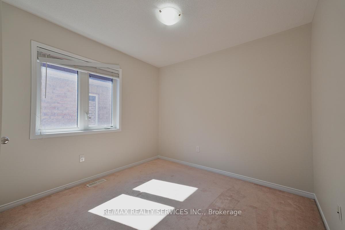 Photo 21 of 30 Loftsmoor Drive, Brampton, Sandringham-Wellington — HOMEH