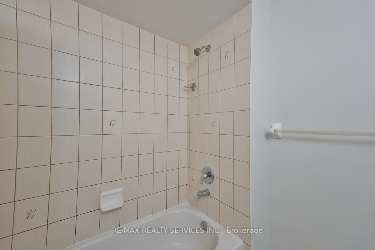Photo 23 of 30 Loftsmoor Drive, Brampton, Sandringham-Wellington — HOMEH