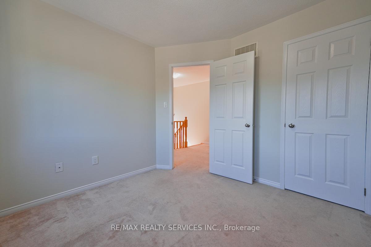 Photo 25 of 30 Loftsmoor Drive, Brampton, Sandringham-Wellington — HOMEH