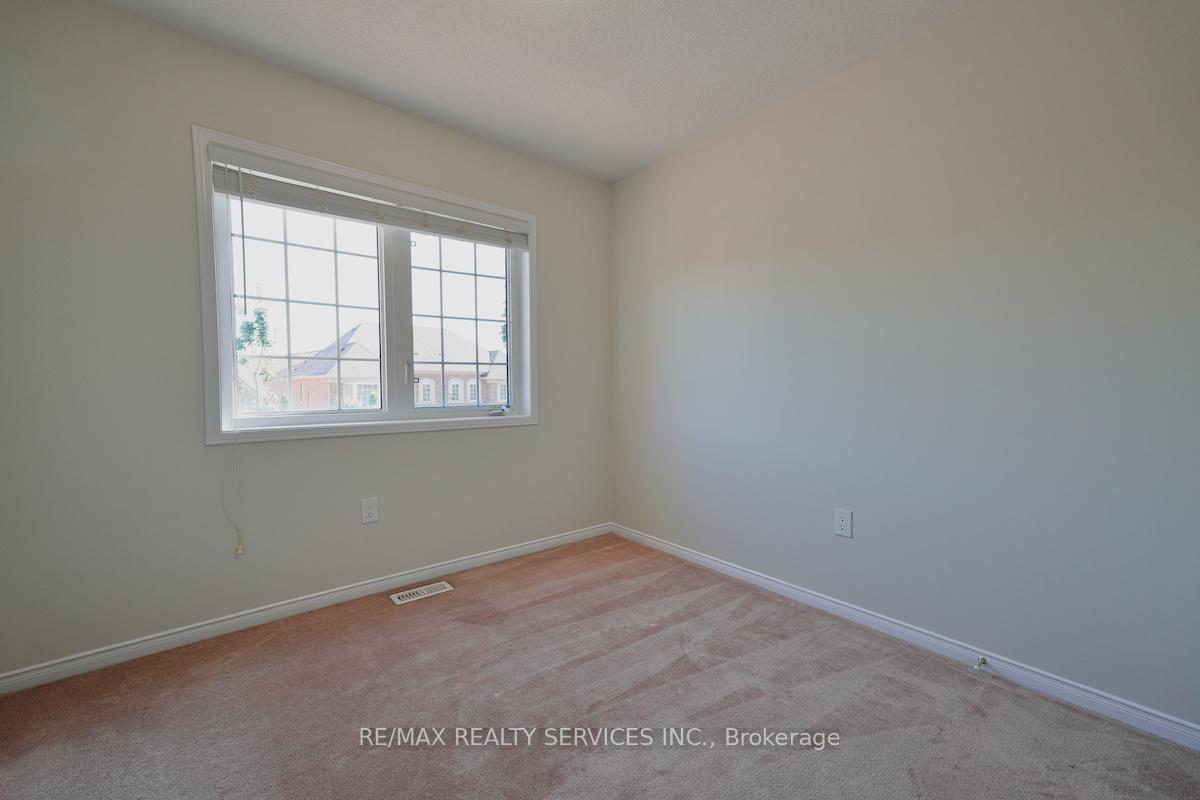 Photo 26 of 30 Loftsmoor Drive, Brampton, Sandringham-Wellington — HOMEH