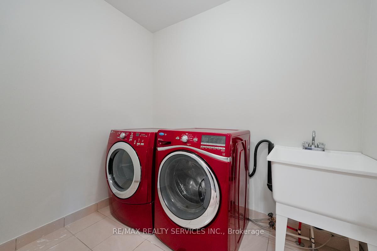 Photo 28 of 30 Loftsmoor Drive, Brampton, Sandringham-Wellington — HOMEH
