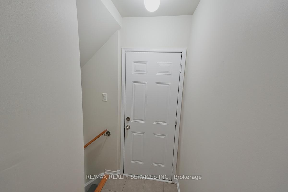 Photo 29 of 30 Loftsmoor Drive, Brampton, Sandringham-Wellington — HOMEH