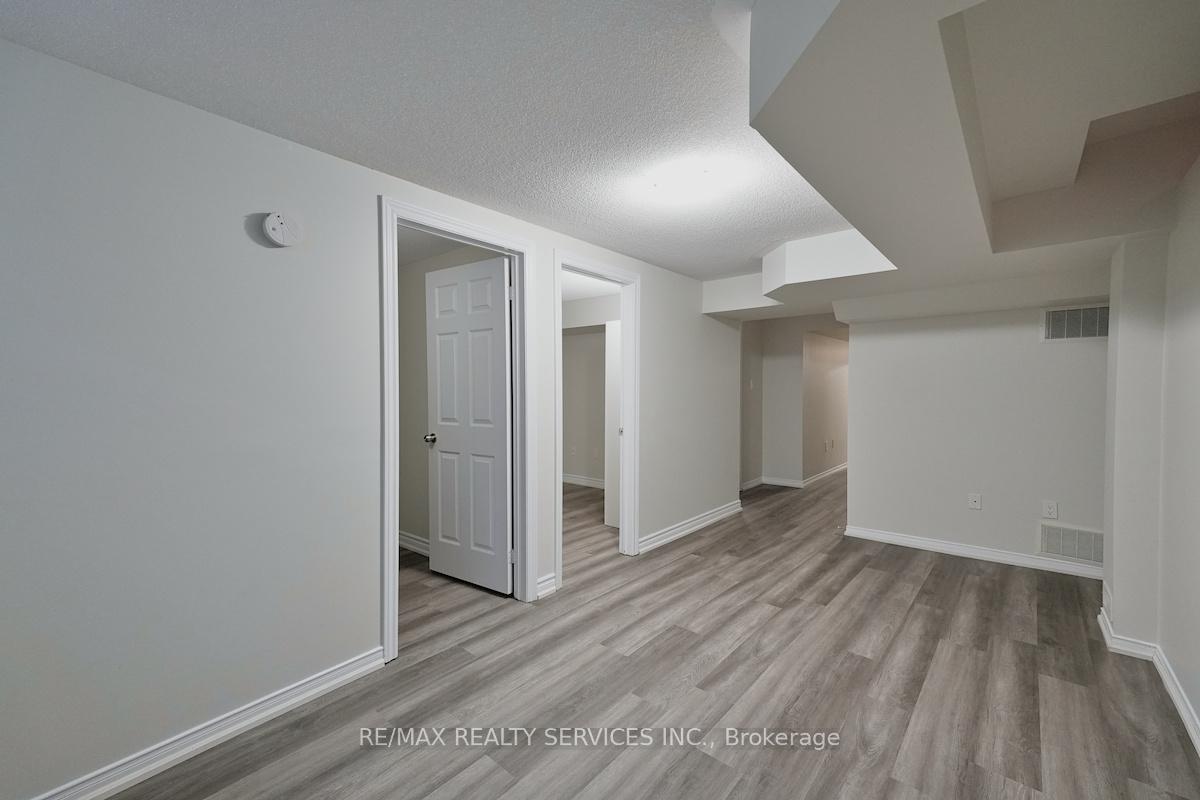 Photo 34 of 30 Loftsmoor Drive, Brampton, Sandringham-Wellington — HOMEH