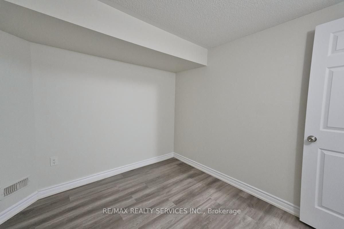 Photo 35 of 30 Loftsmoor Drive, Brampton, Sandringham-Wellington — HOMEH