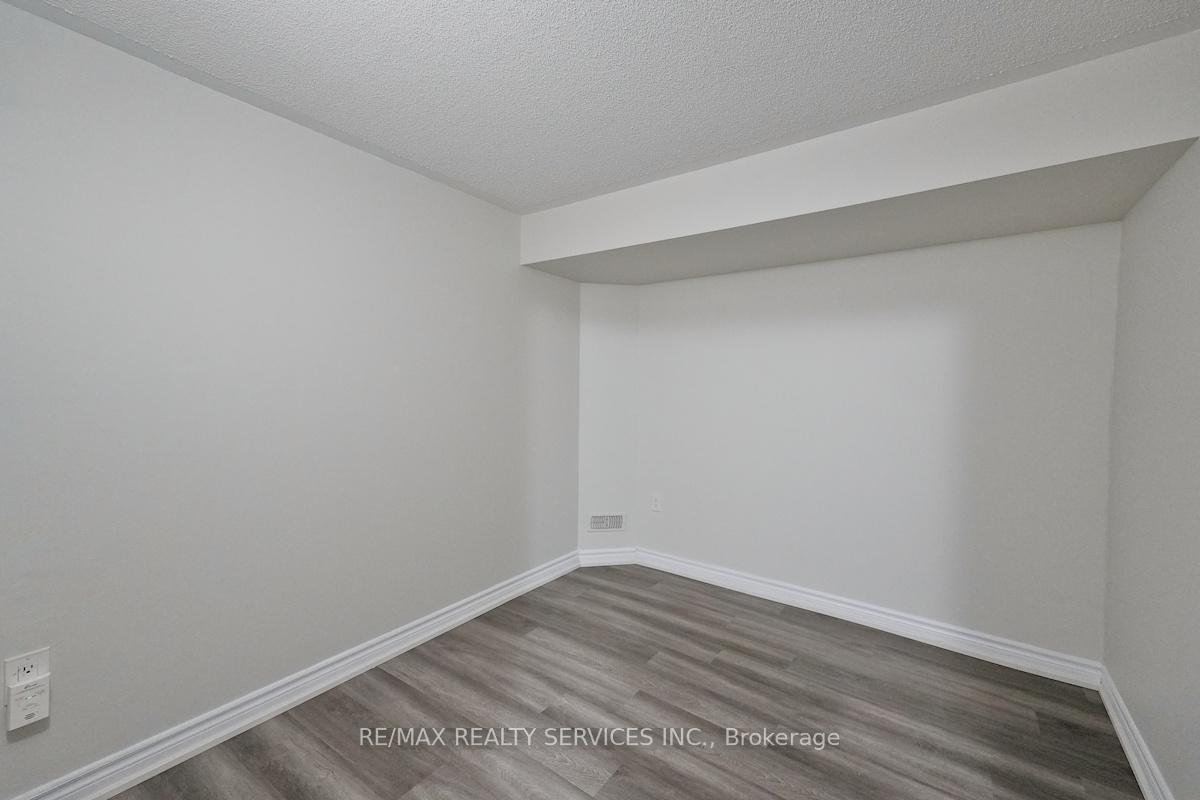 Photo 36 of 30 Loftsmoor Drive, Brampton, Sandringham-Wellington — HOMEH