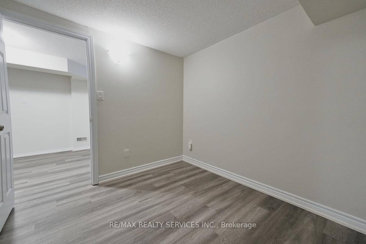 Photo 37 of 30 Loftsmoor Drive, Brampton, Sandringham-Wellington — HOMEH