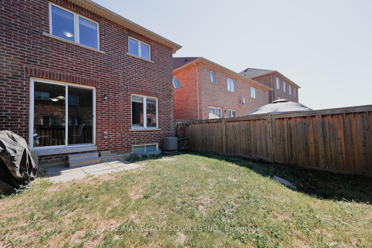 Photo 41 of 30 Loftsmoor Drive, Brampton, Sandringham-Wellington — HOMEH