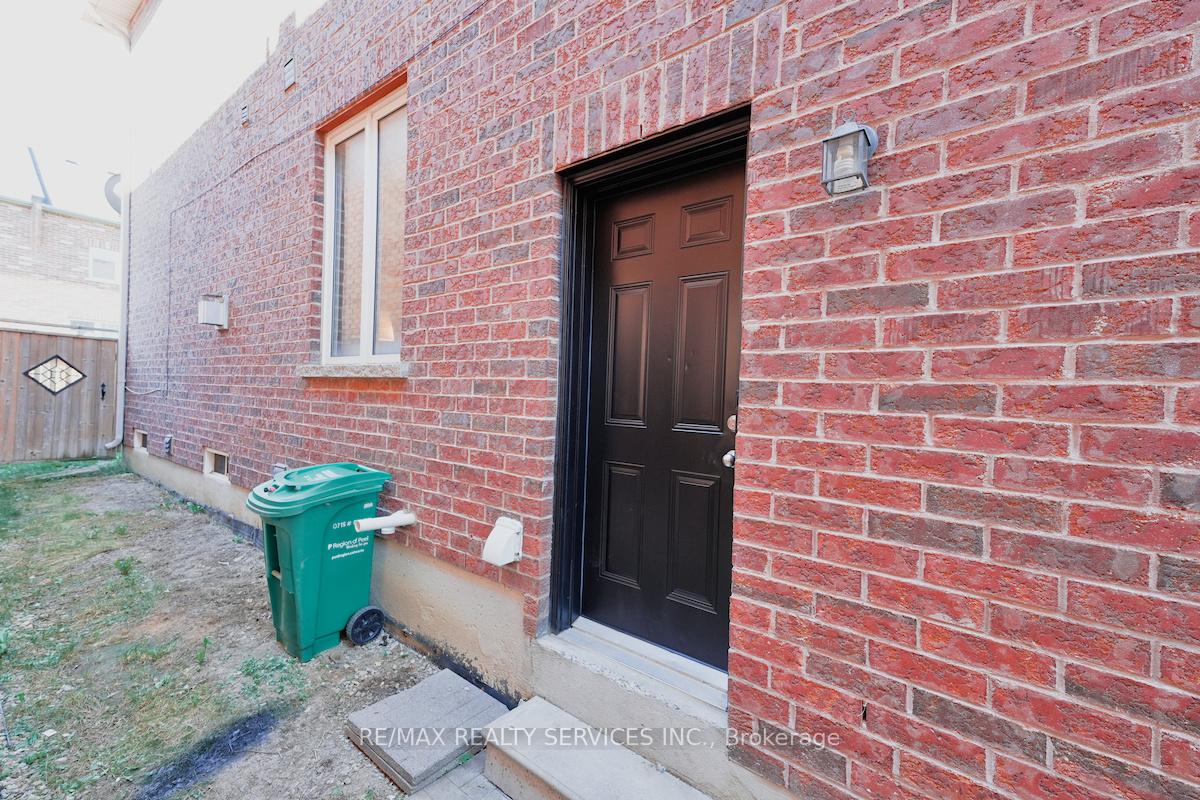 Photo 42 of 30 Loftsmoor Drive, Brampton, Sandringham-Wellington — HOMEH